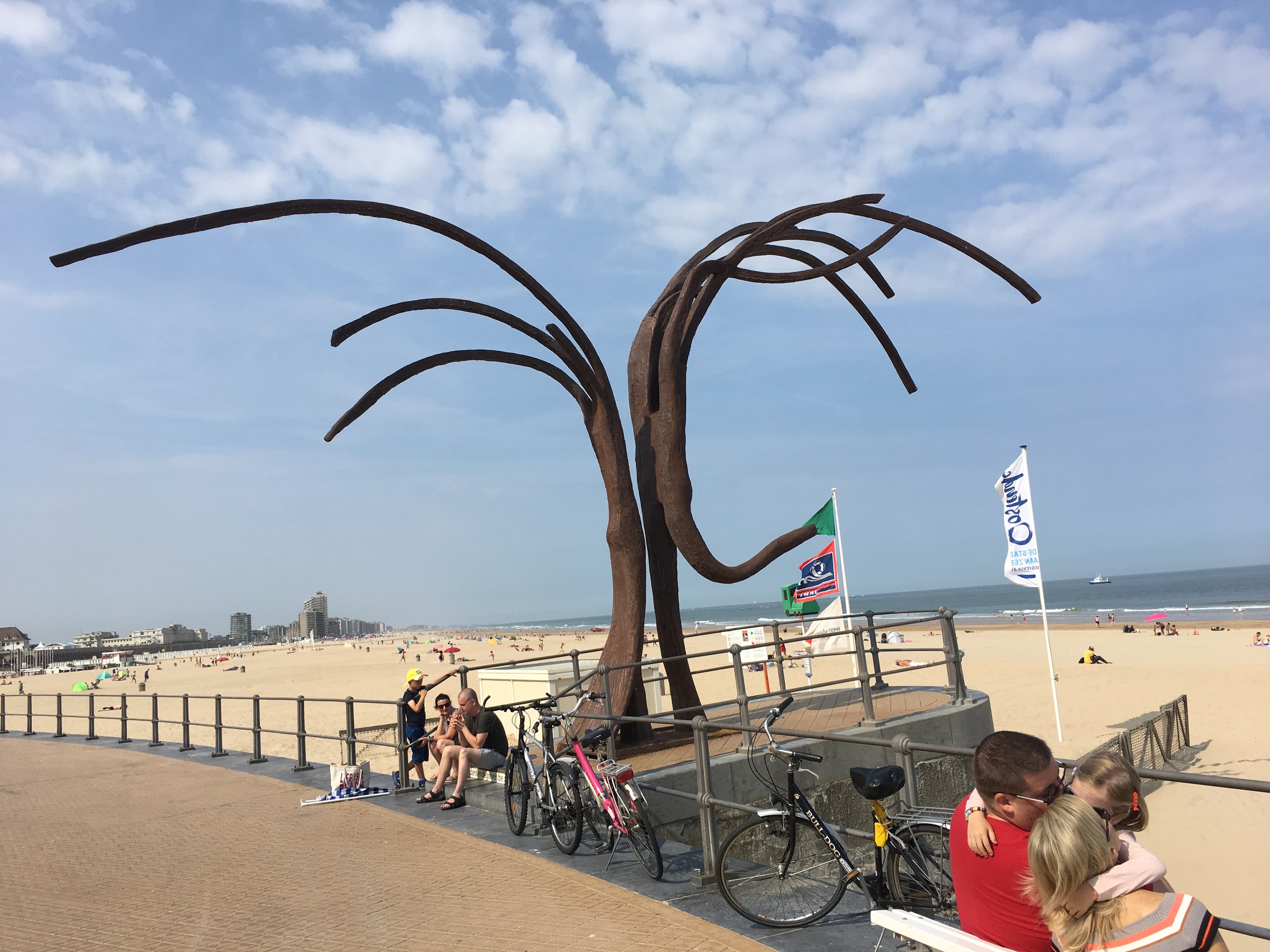 Dancing Waves by Patrick Steen, Ostend