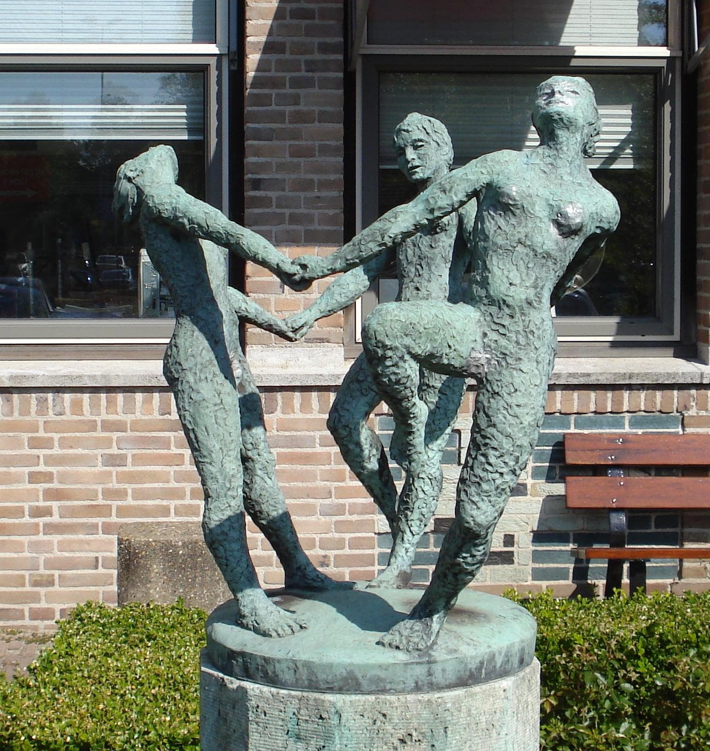 Drie reidansende vrouwen, Wassenaar, South Holland, Netherlands