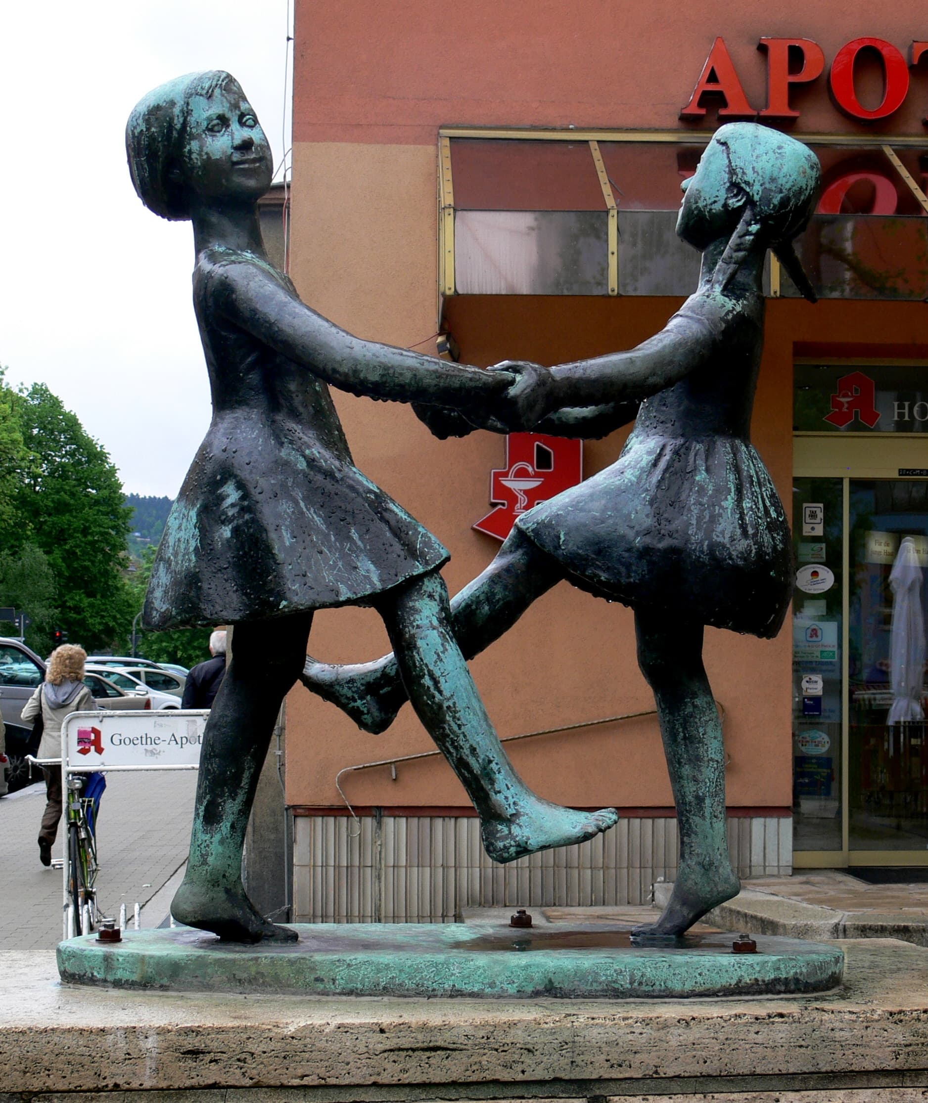 Dancing girls by Ursula Schneider-Schulz, Jena