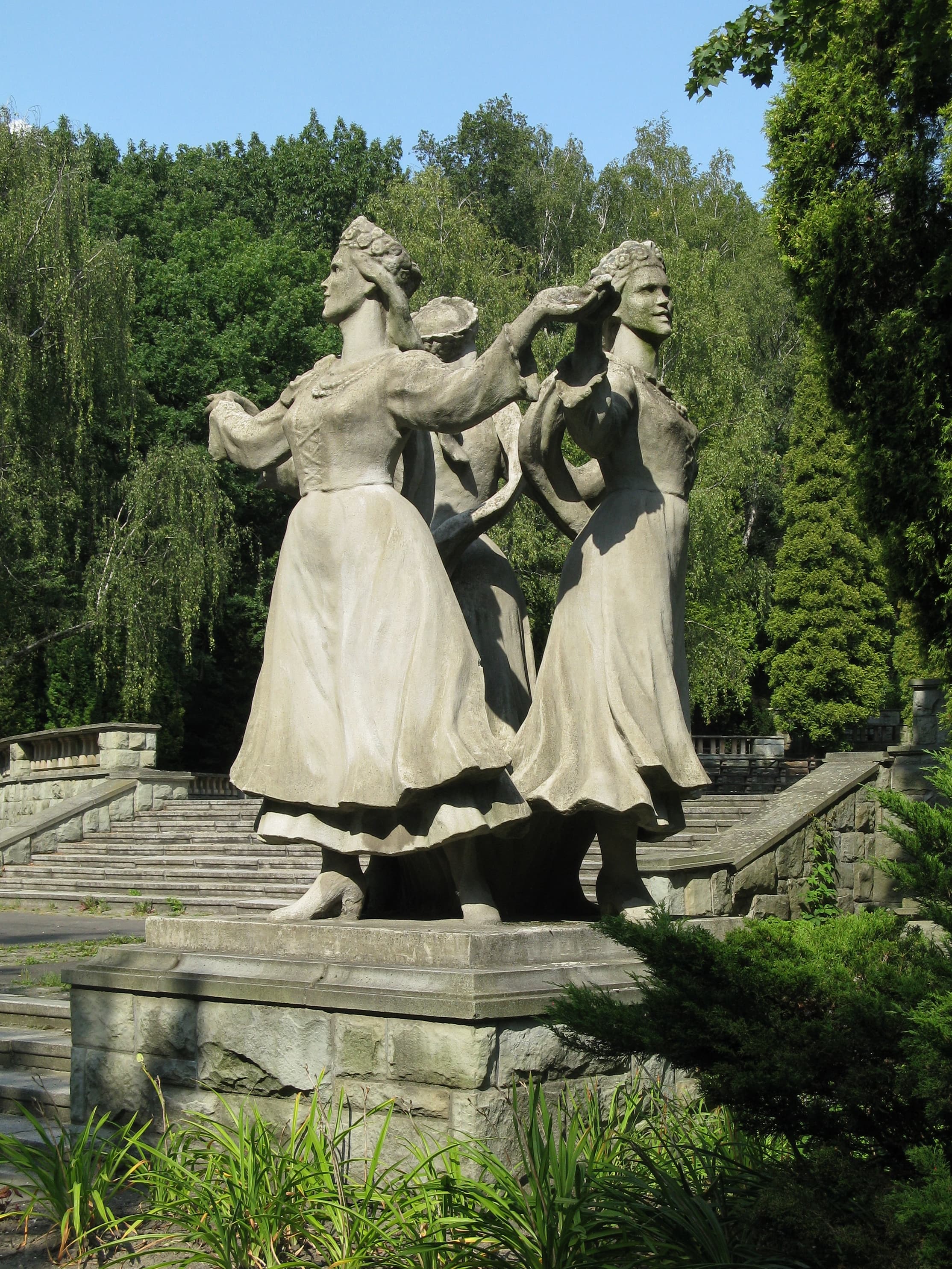 Dancing sculpture in the Silesian Park by Stanisław Marcinów, Chorzów