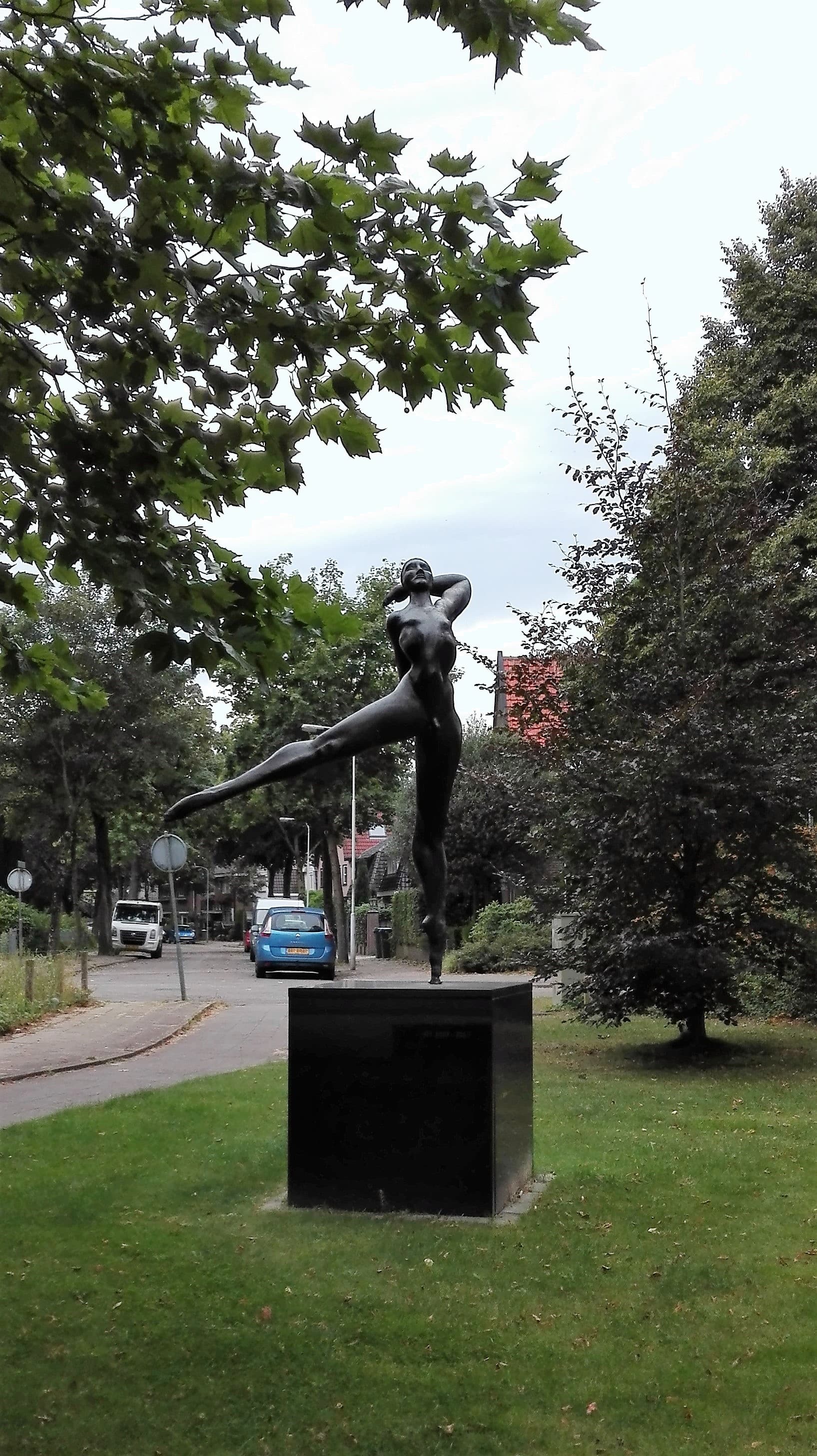 De Danser, sculpted by Jos Dirix, Ede, Gelderland, Netherlands