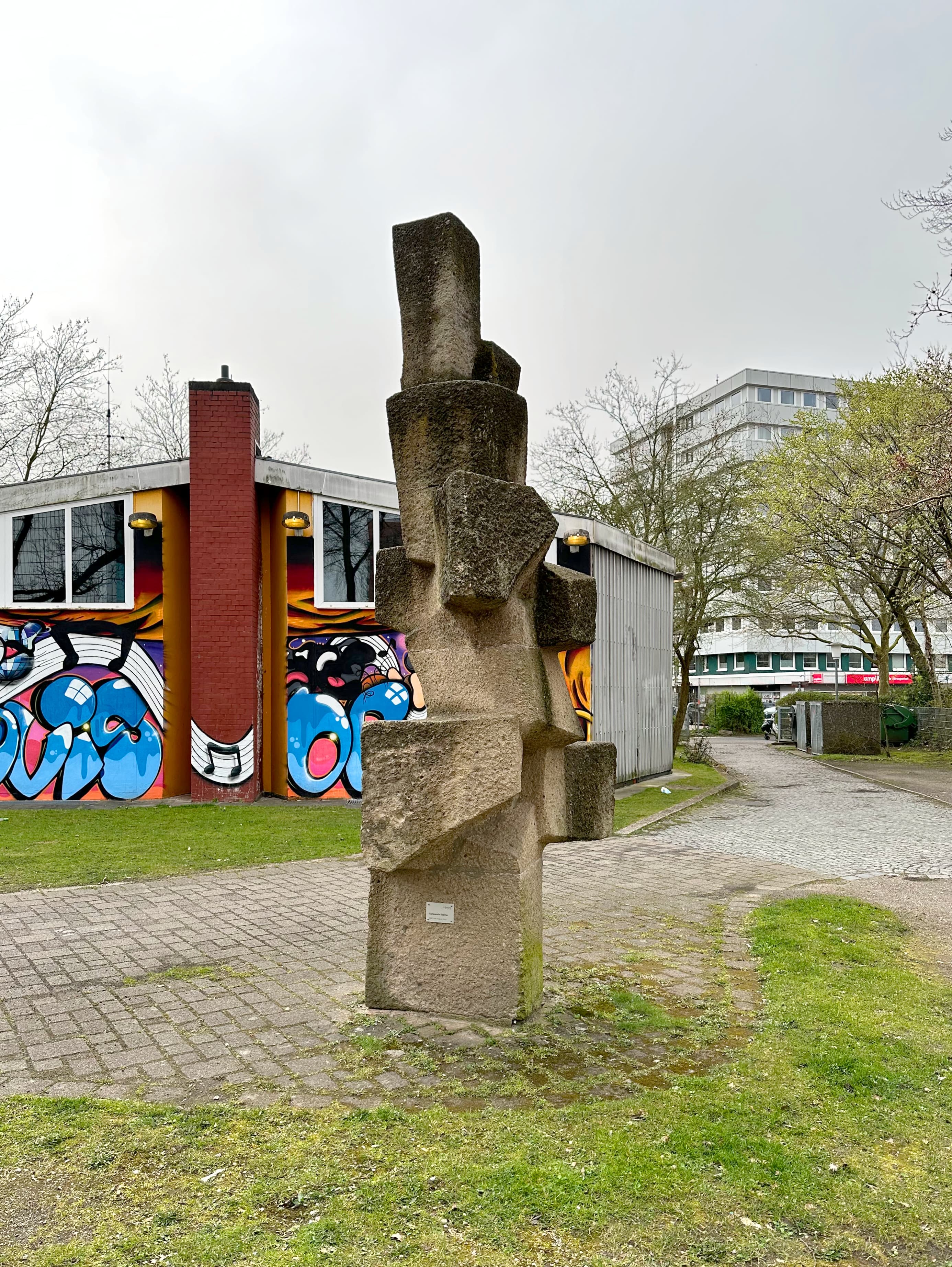Tanzende Steine, sculpted by Karl August Ohrt, Hamburg, Germany