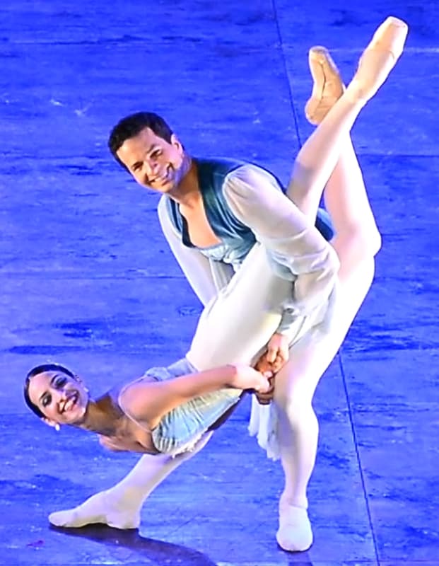 Tschaikovsky Pas de Deux (1960)