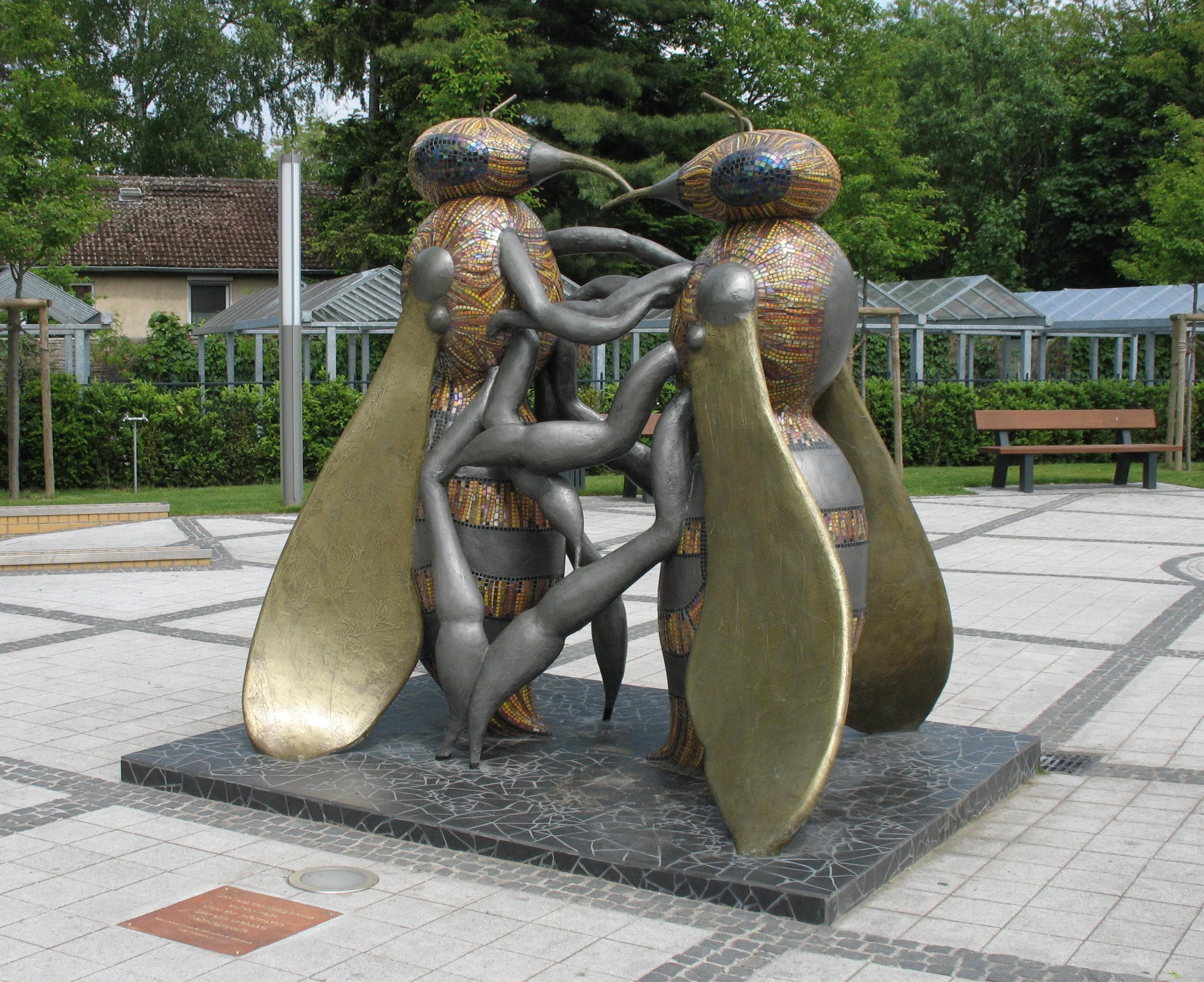Bienentanz, sculpted by Christina Gersch, Hohen Neuendorf, Brandenburg, Germany