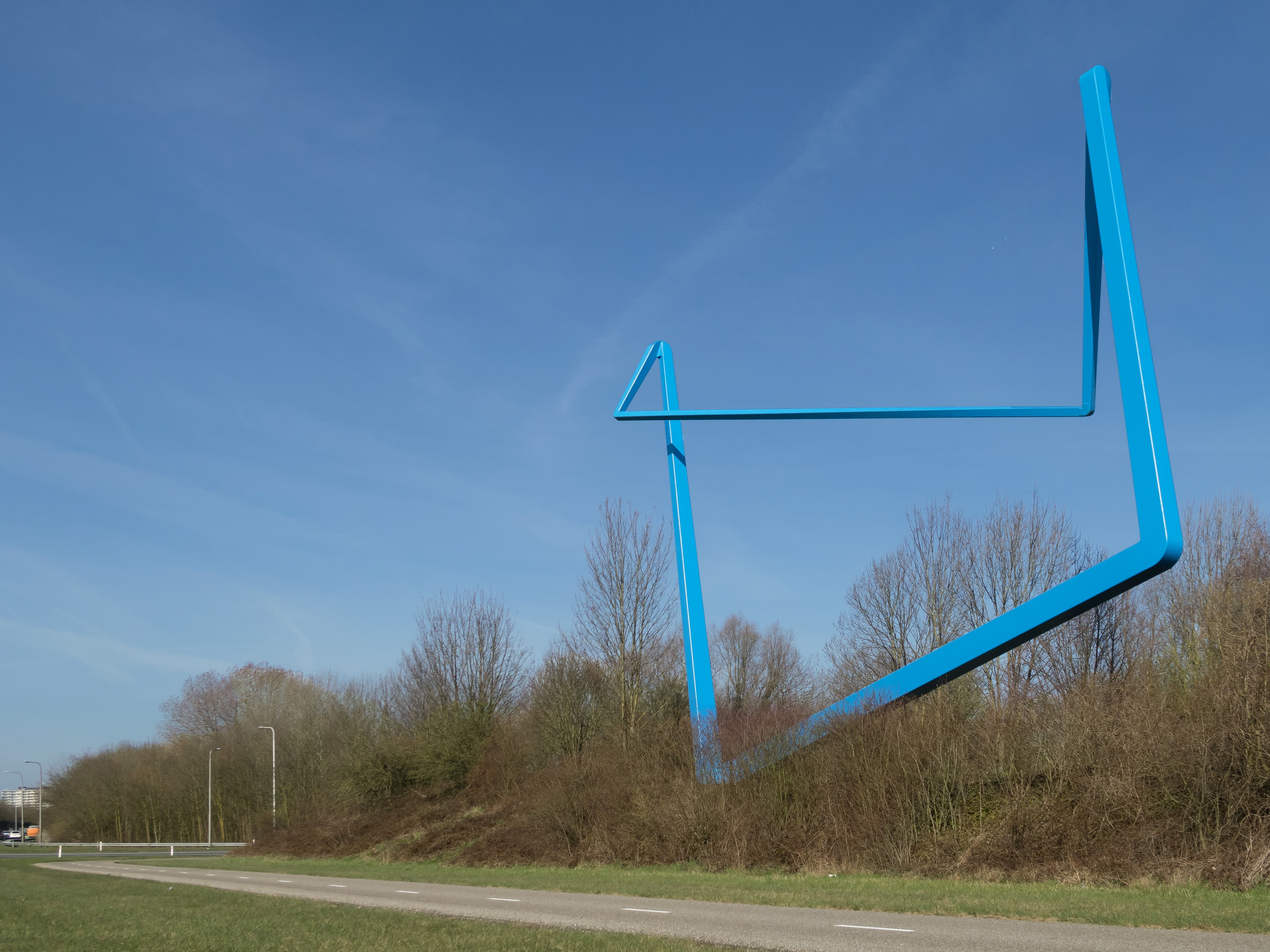 Dansend vierkant, sculpted by Marijke de Goey, Arnhem, Gelderland, Netherlands