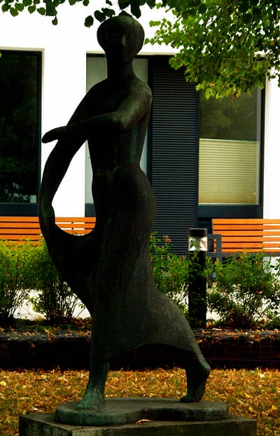 Tanzende, sculpted by Herbert Volhwasen, Hanover, Lower Saxony, Germany