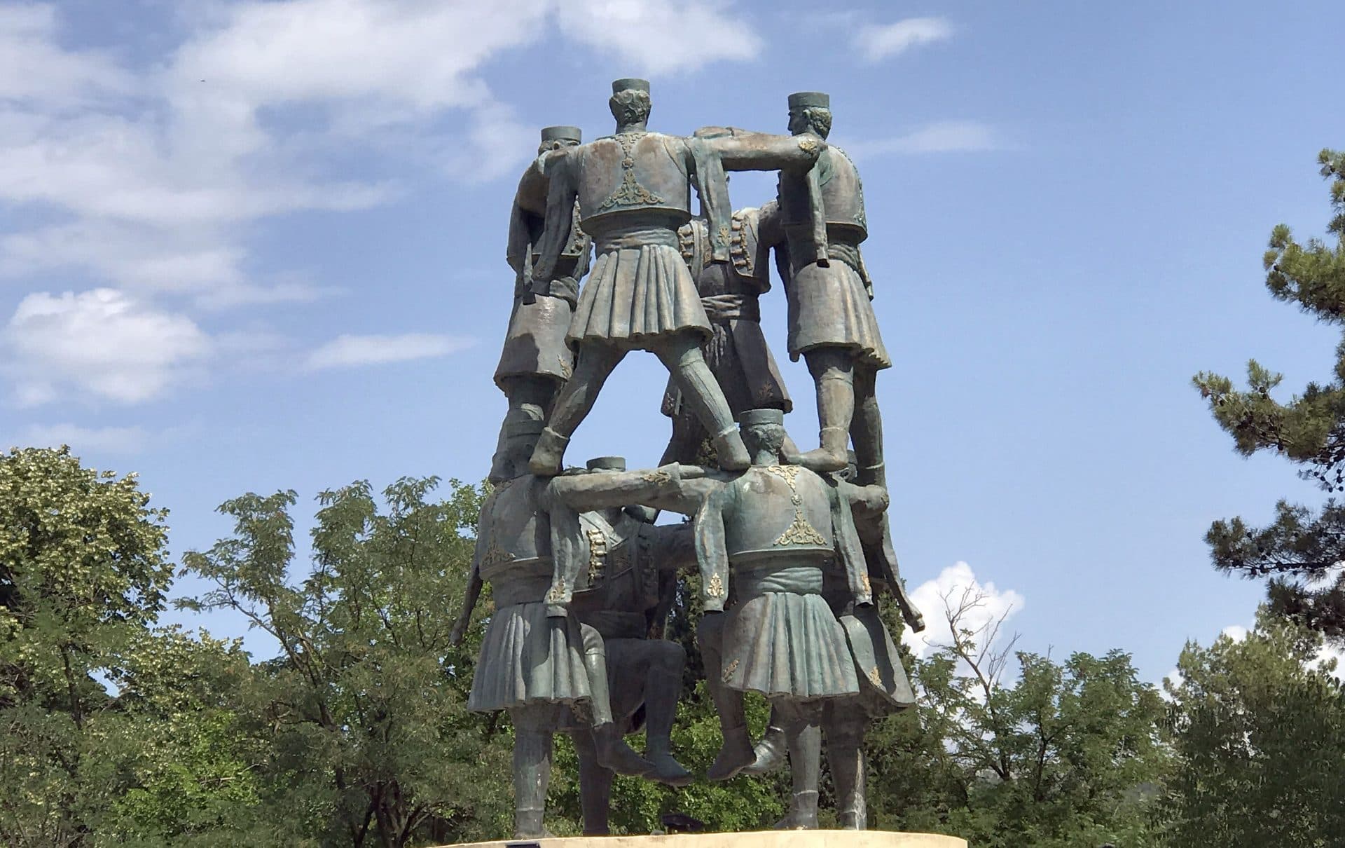 Памятник национальному танцу Оро, Podgorica, Montenegro