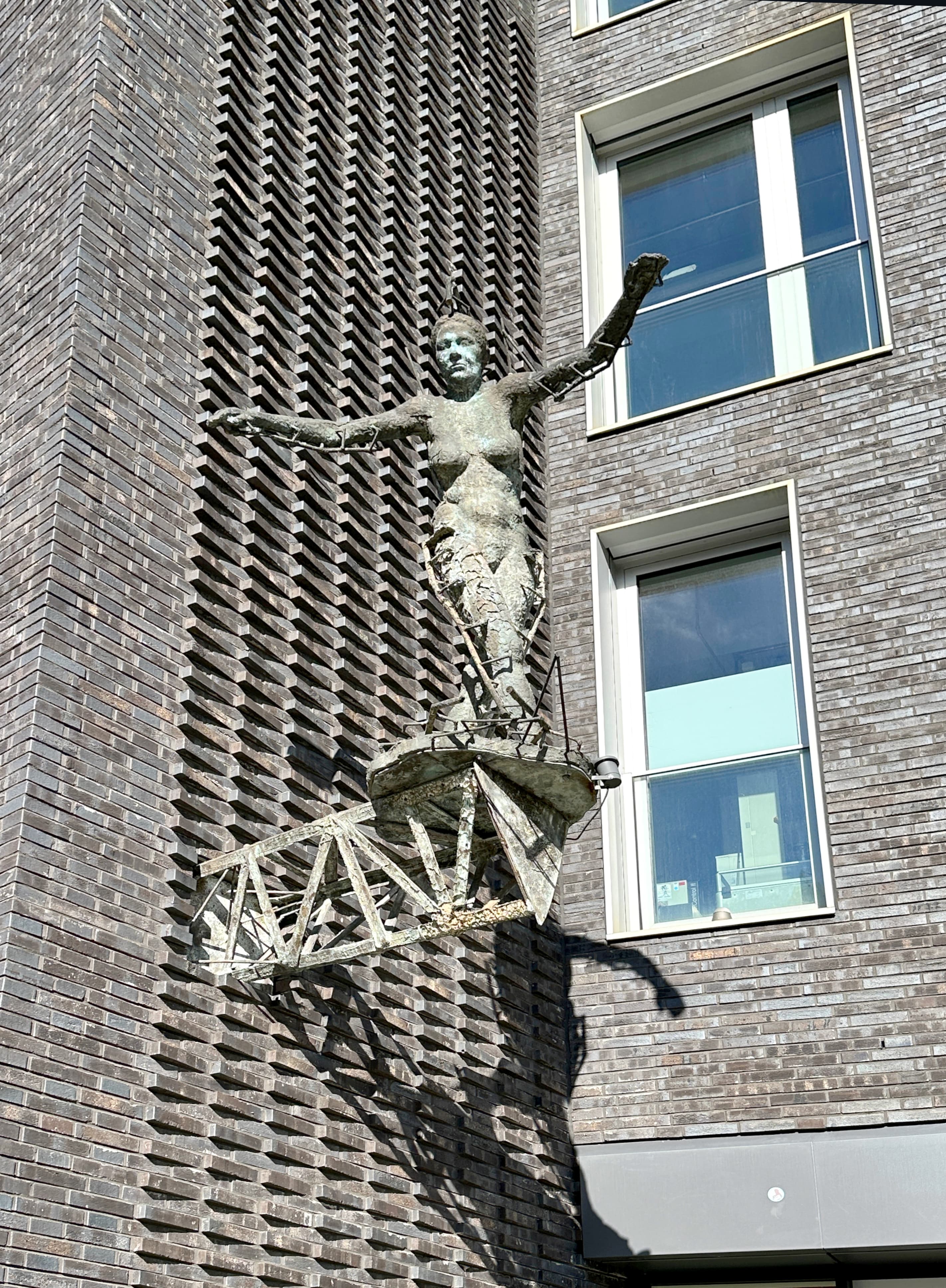 Tanzende, sculpted by Bernd Stöcker, Hamburg, Germany