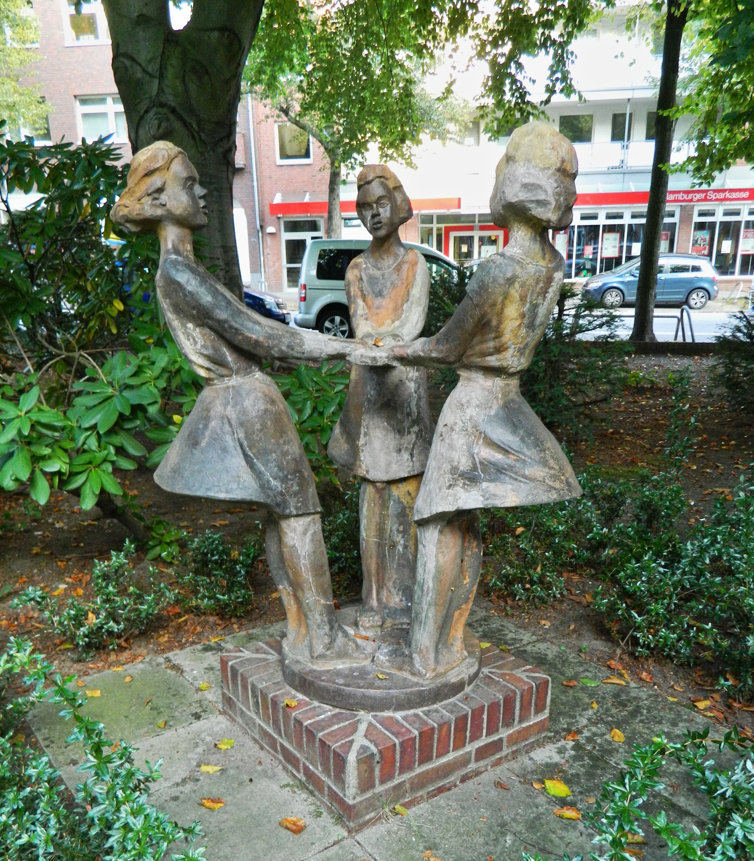 Tanzende Mädchen, Hamburg, Germany