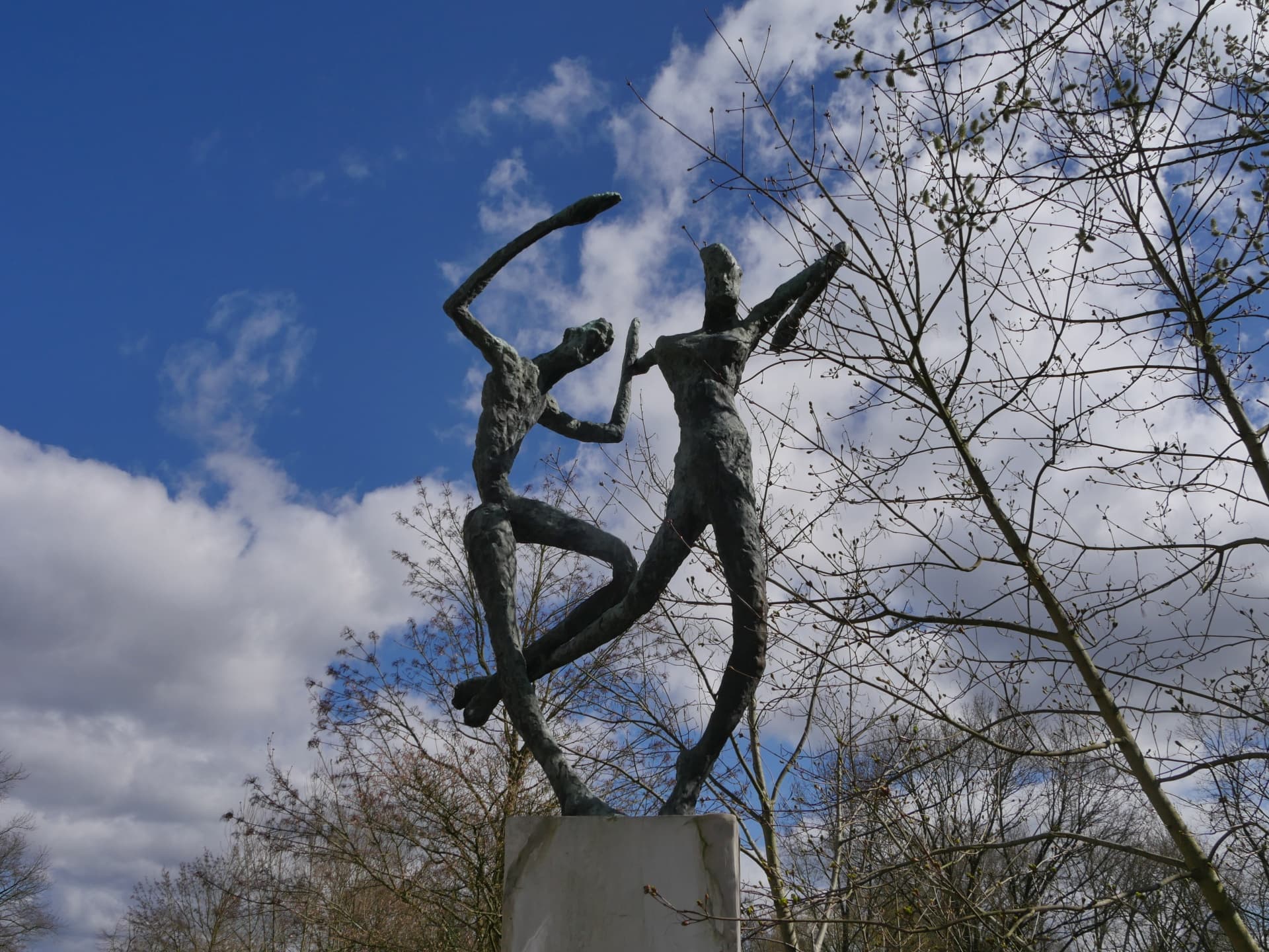 Tanzendes Paar, sculpted by Johannes Ufer;Lore Ufer, Hamburg, Germany