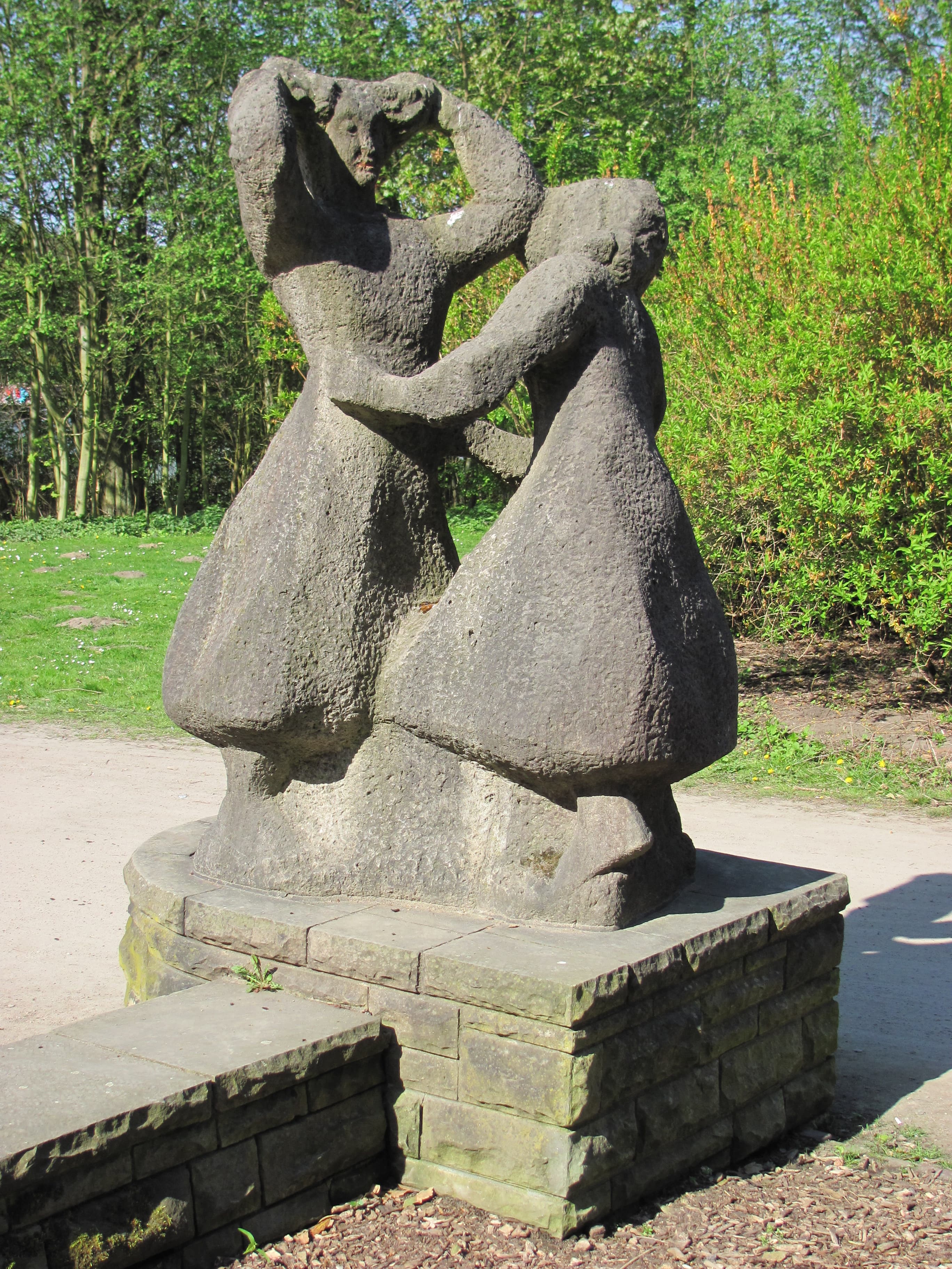 Tanzende Mädchen, sculpted by Karl August Ohrt, Hamburg, Germany