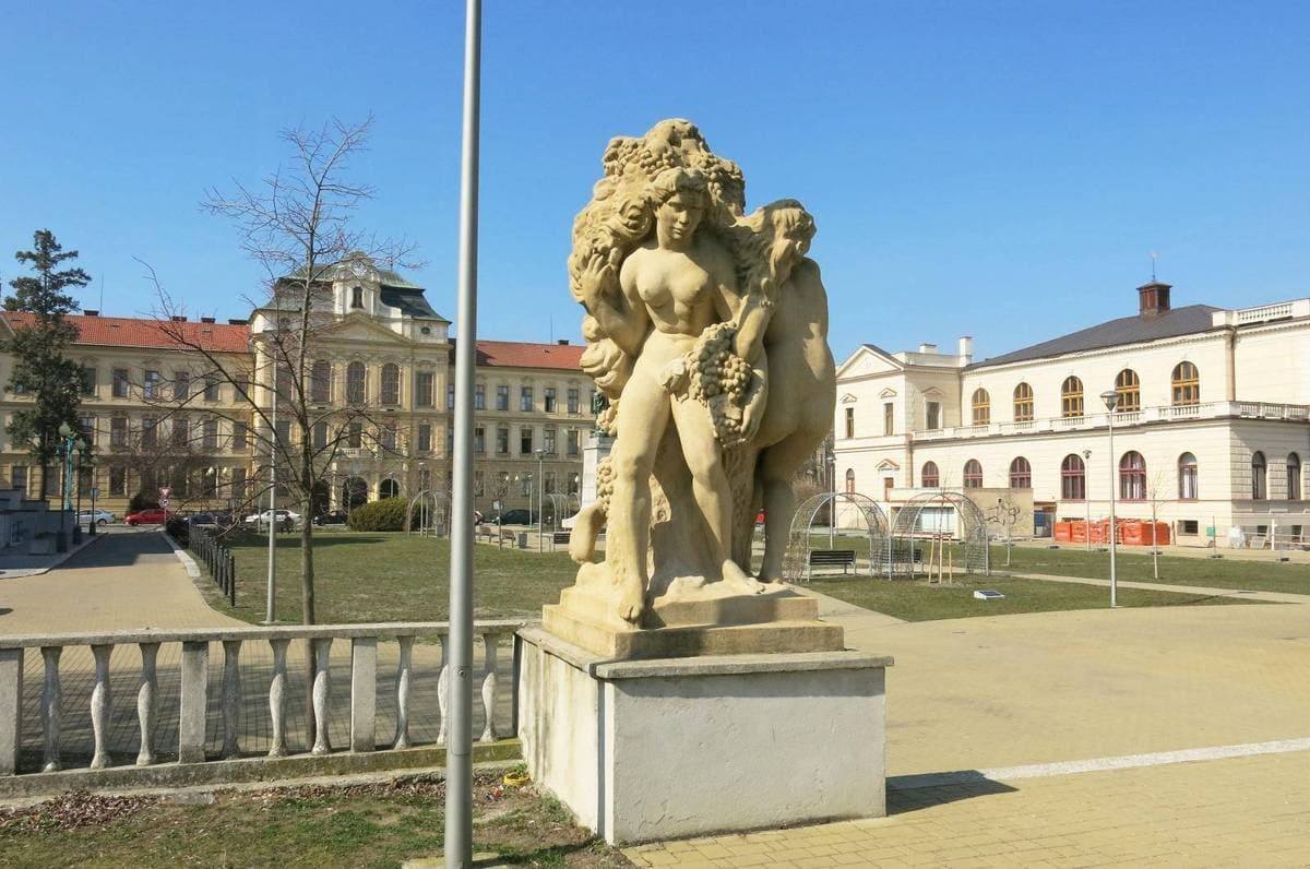 group of dancing women (southern) by Vojtěch Sapík, Mladá Boleslav II