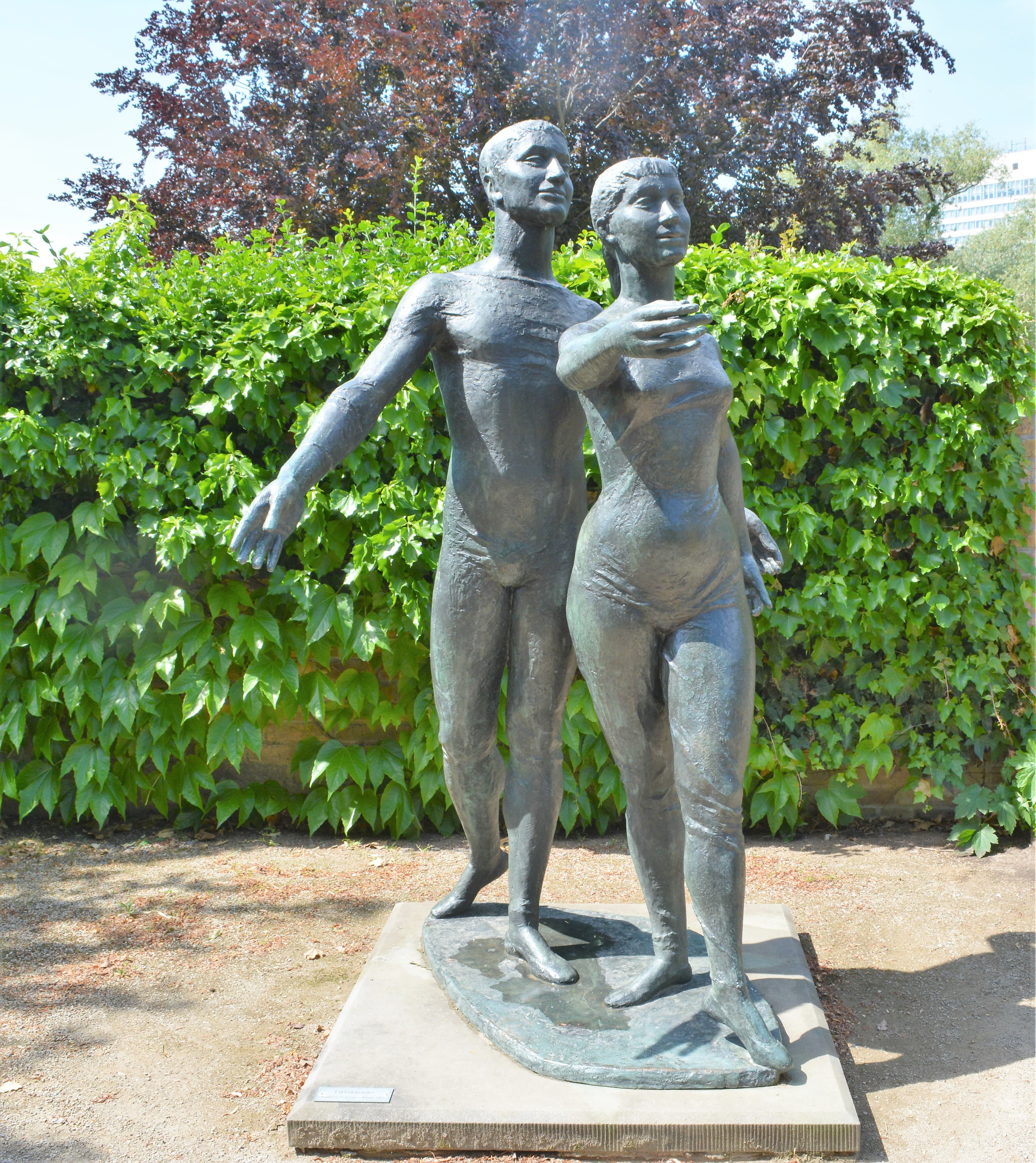 Das Tanzpaar, sculpted by Ingeborg Hunzinger-Frank, Potsdam, Brandenburg, Germany