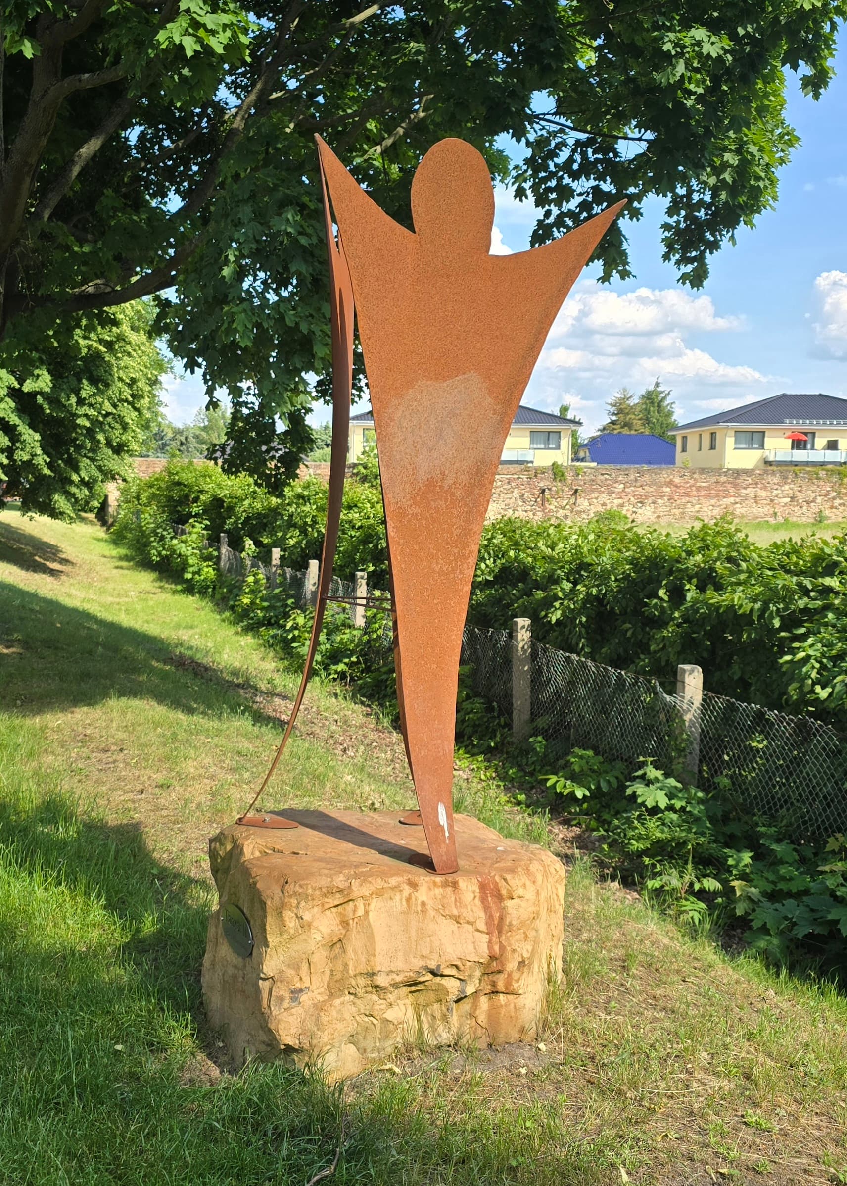 Tänzer II, sculpted by Hans-Dieter Baer and Franz Hartmann, Senftenberg - Zły Komorow, Brandenburg, Germany