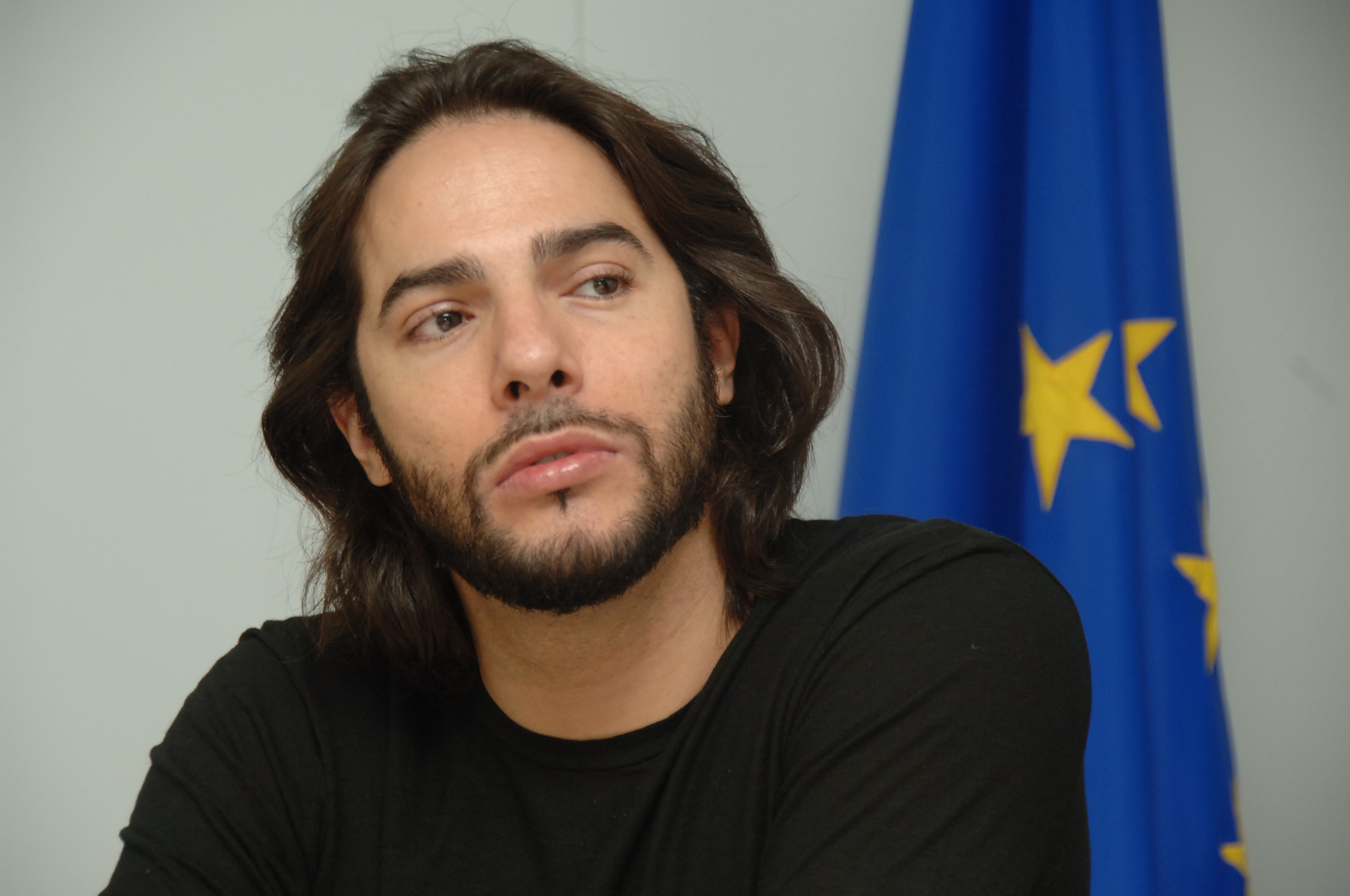 Joaquín Cortés speaking during a 2006 visit to the European Commission