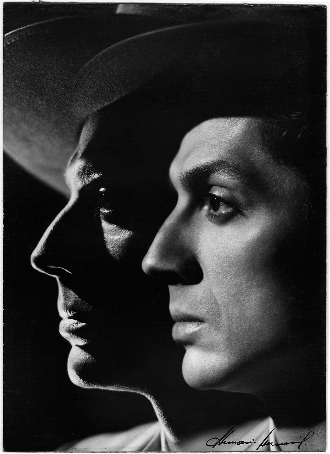 Black-and-white studio portrait of Spanish dancer Antonio Ruiz Soler in 1954