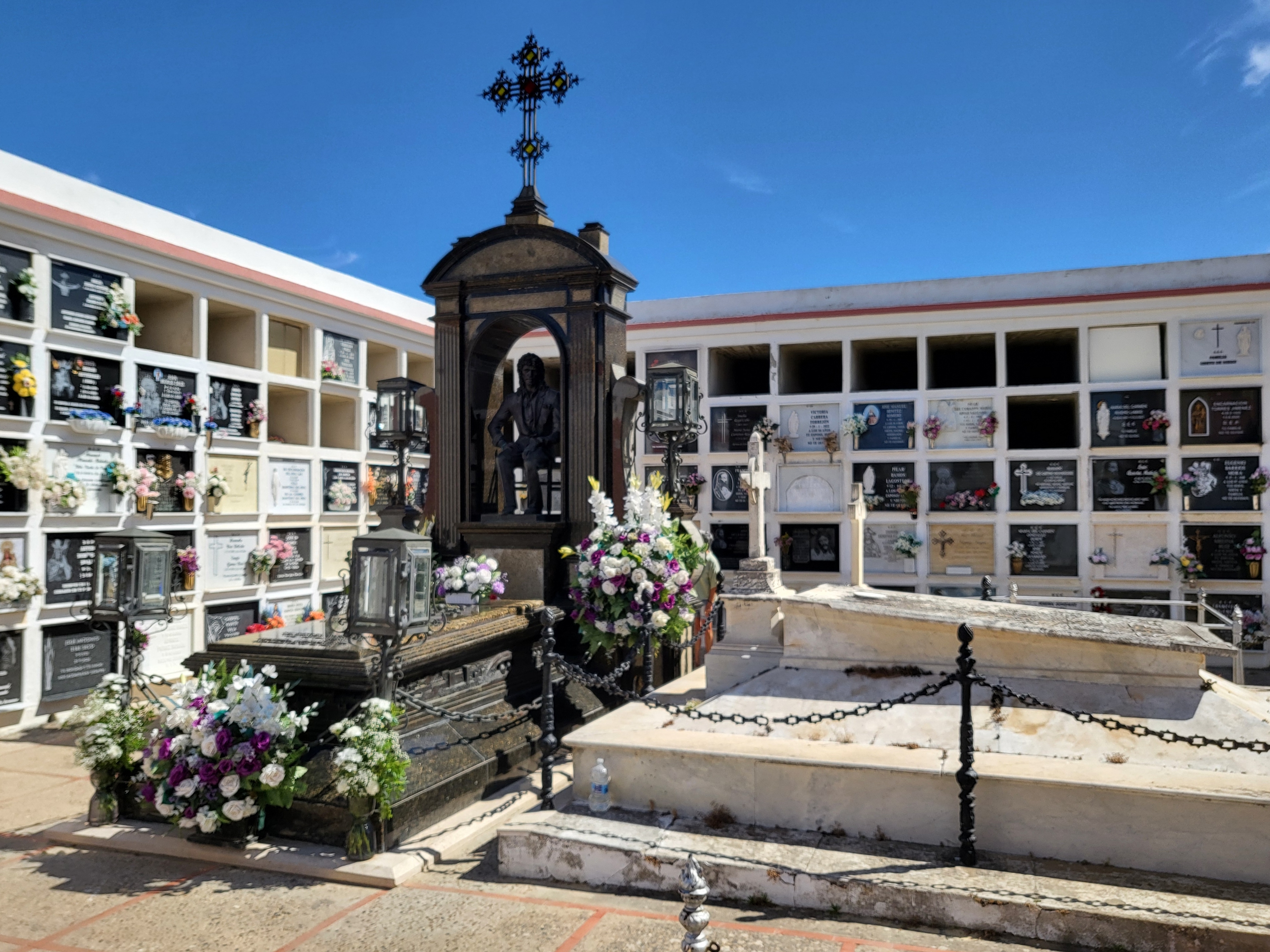 Grave monument of Camarón de la Isla in San Fernando