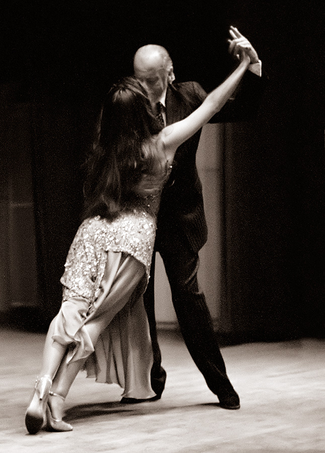 Carlos Gavito and María Plazaola demonstrating apilado tango in Alvik, Stockholm, in 2003.