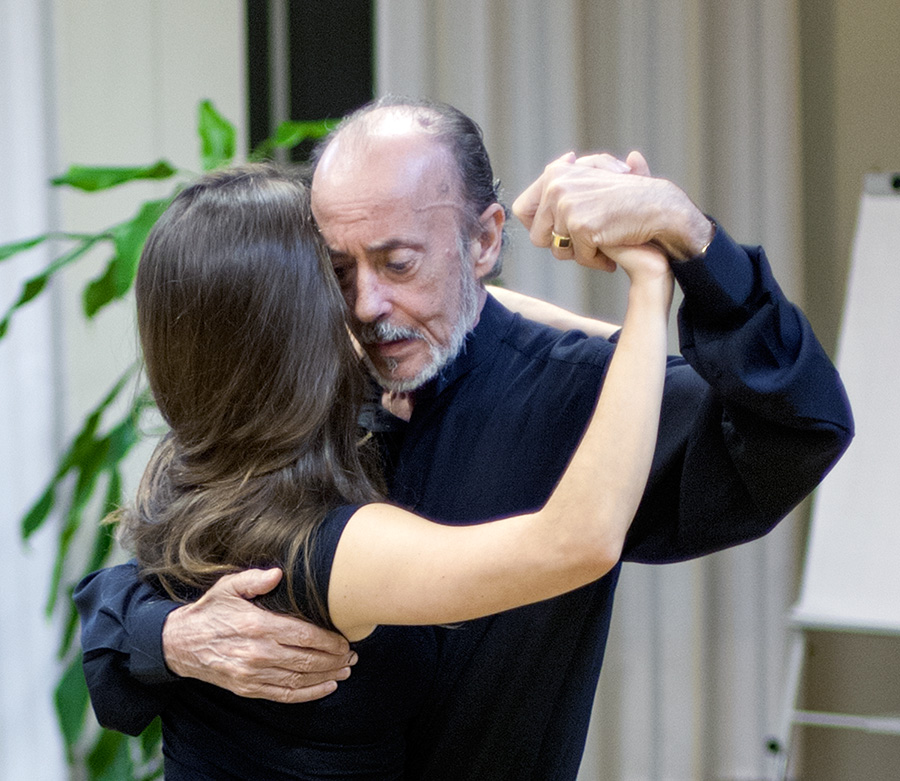 Carlos Gavito and María Plazaola at a Stockholm tango workshop, with Gavito's face visible.