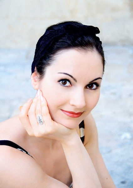 Portrait of dancer and pole artist Elena Gibson.