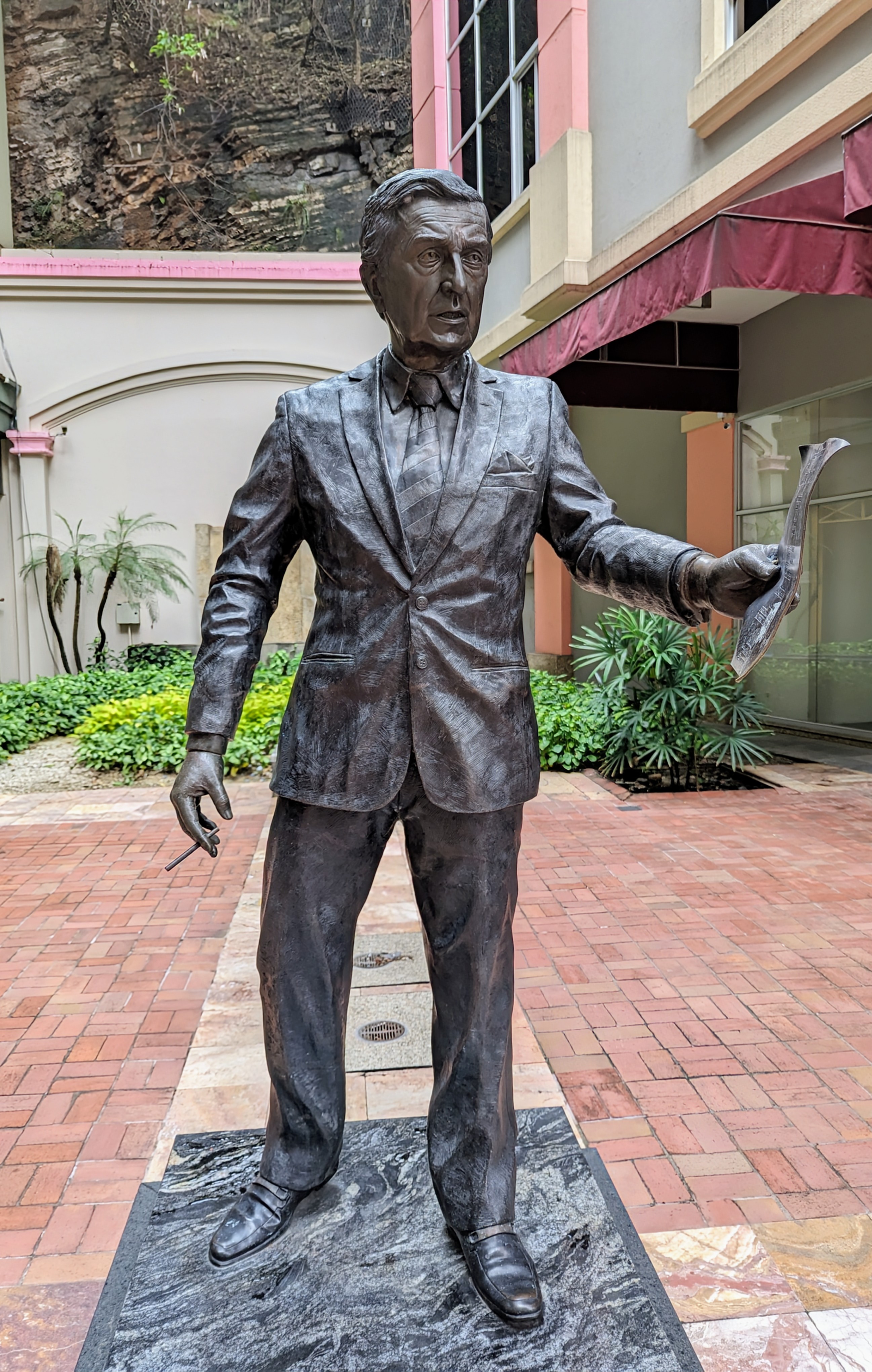 Outdoor monument to Frederick Ashton in Guayaquil, Ecuador