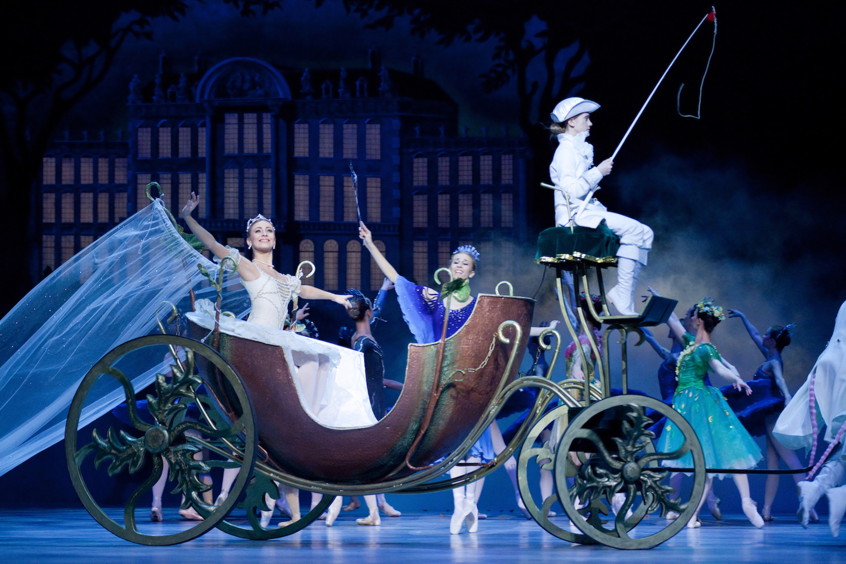 Aleksandra Liashenko as Cinderella with Anna Lorenc as the Fairy Godmother in the Polish National Ballet