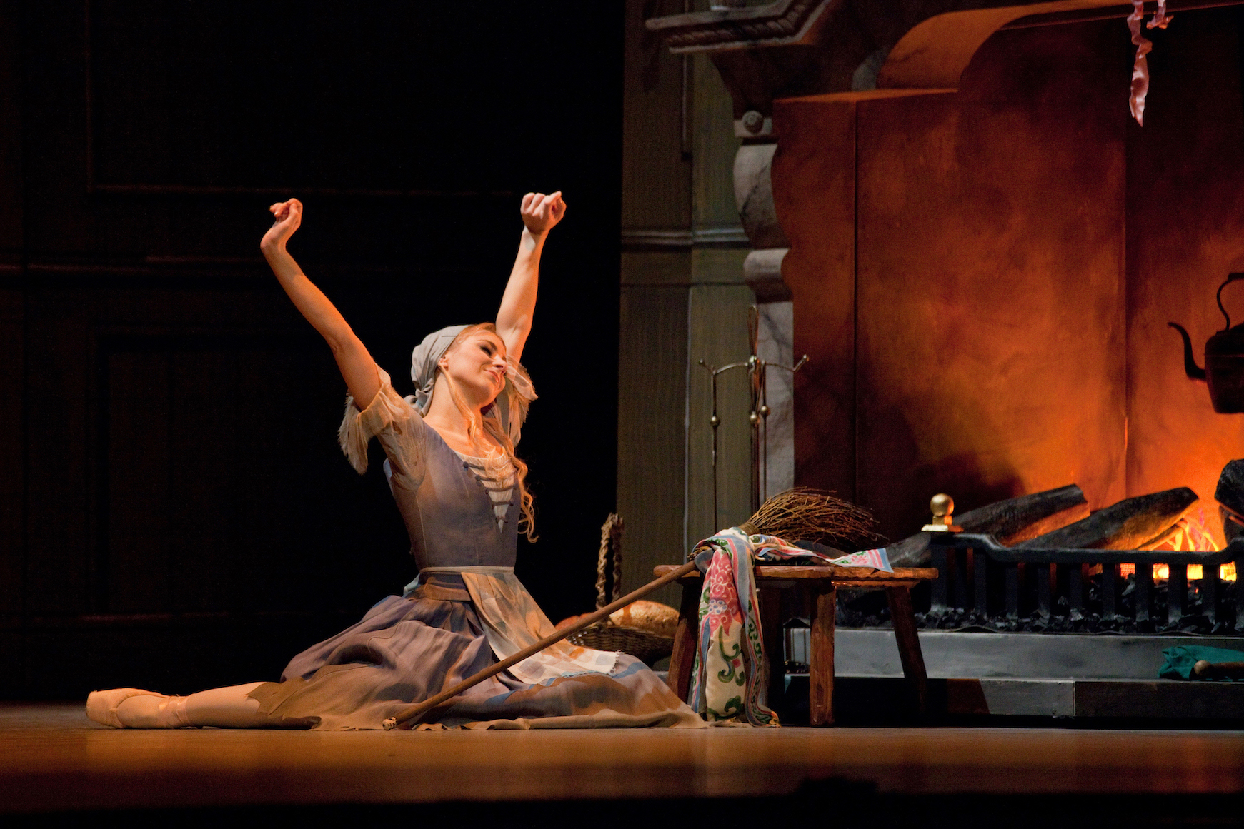 Aleksandra Liashenko dancing the title role in Frederick Ashton's Cinderella for the Polish National Ballet