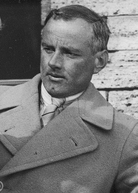 Jacques Gerschwiler standing with skaters at the 1938 European Figure Skating Championships