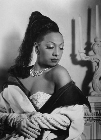 Black-and-white portrait of Josephine Baker in Havana in 1950