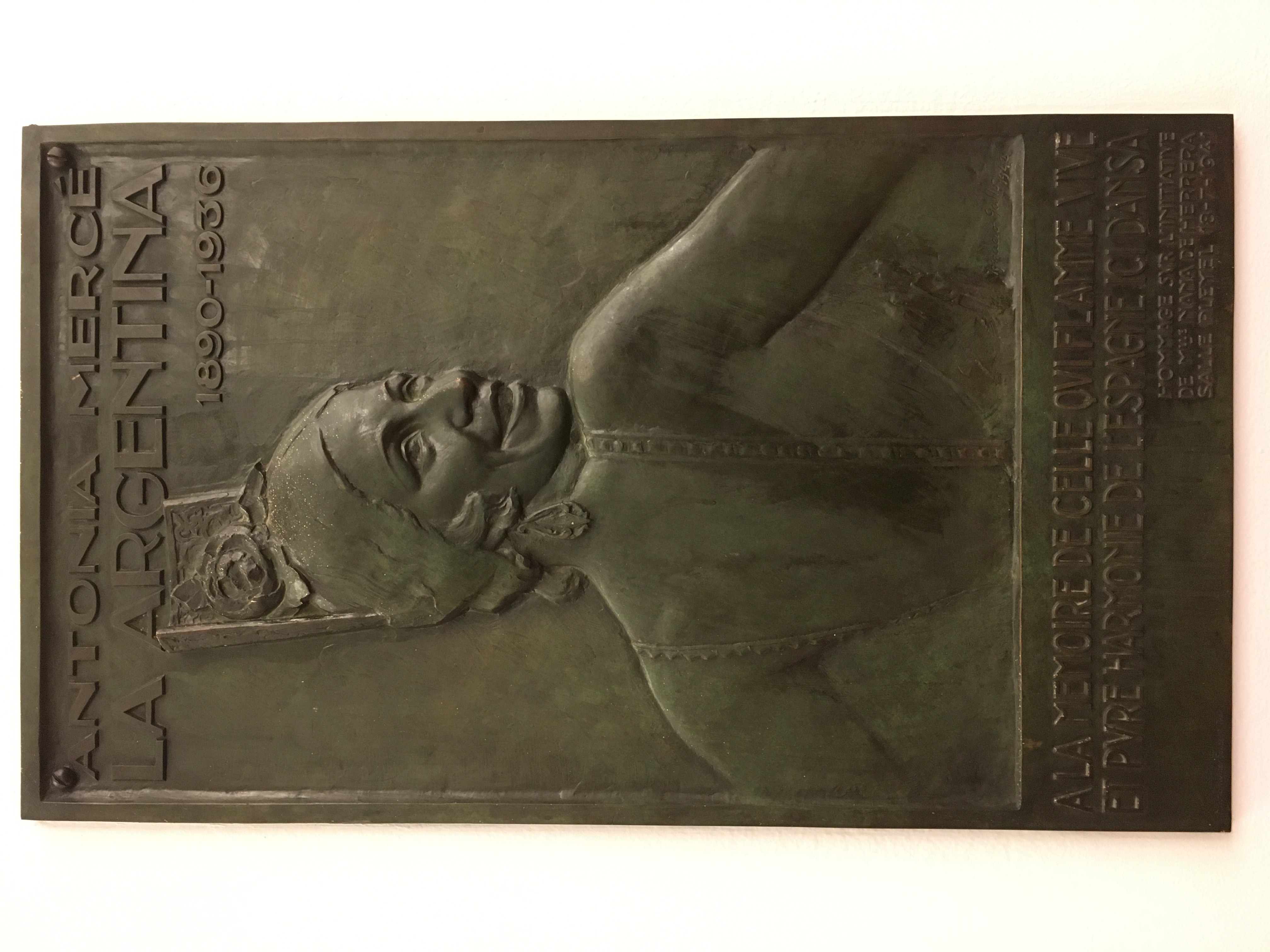 Memorial plaque to La Argentina at Salle Pleyel in Paris