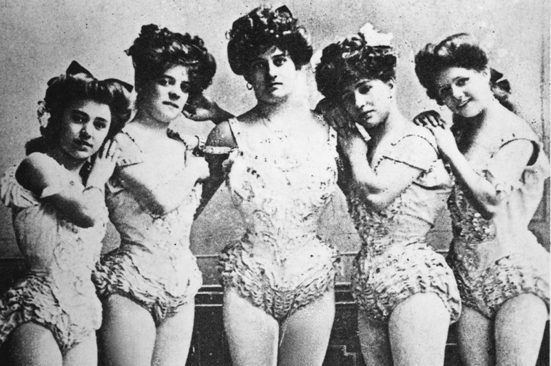 The Leamy Ladies aerial troupe in 1905 with Lillian Leitzel at left