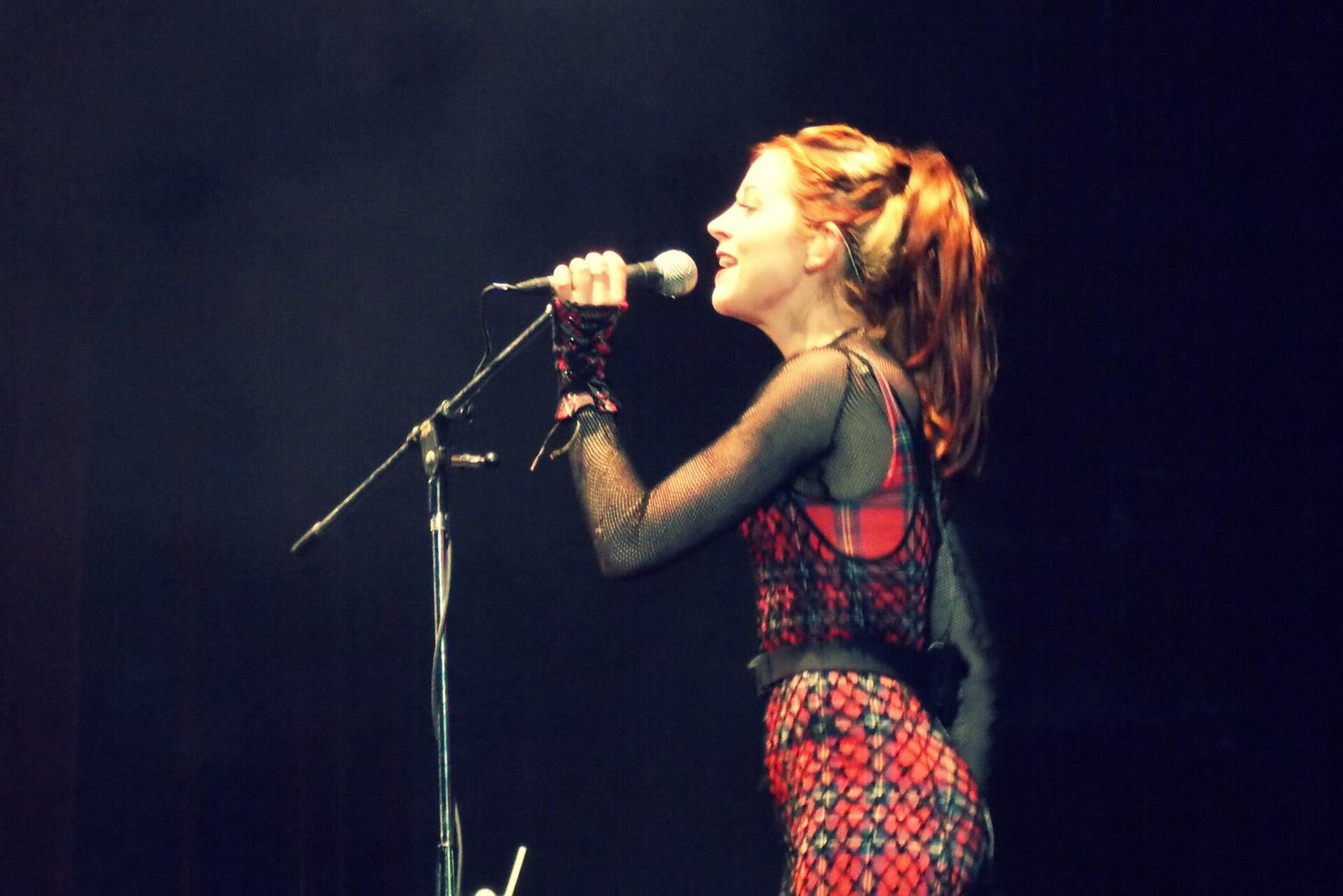 Lindsey Stirling performing on violin, at the Teatro Opera Allianz on April 17, 2015
