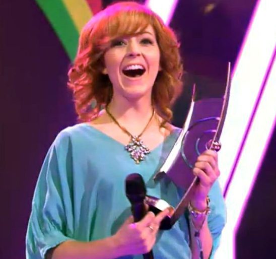 Lindsey Stirling performing on violin, LSEcho