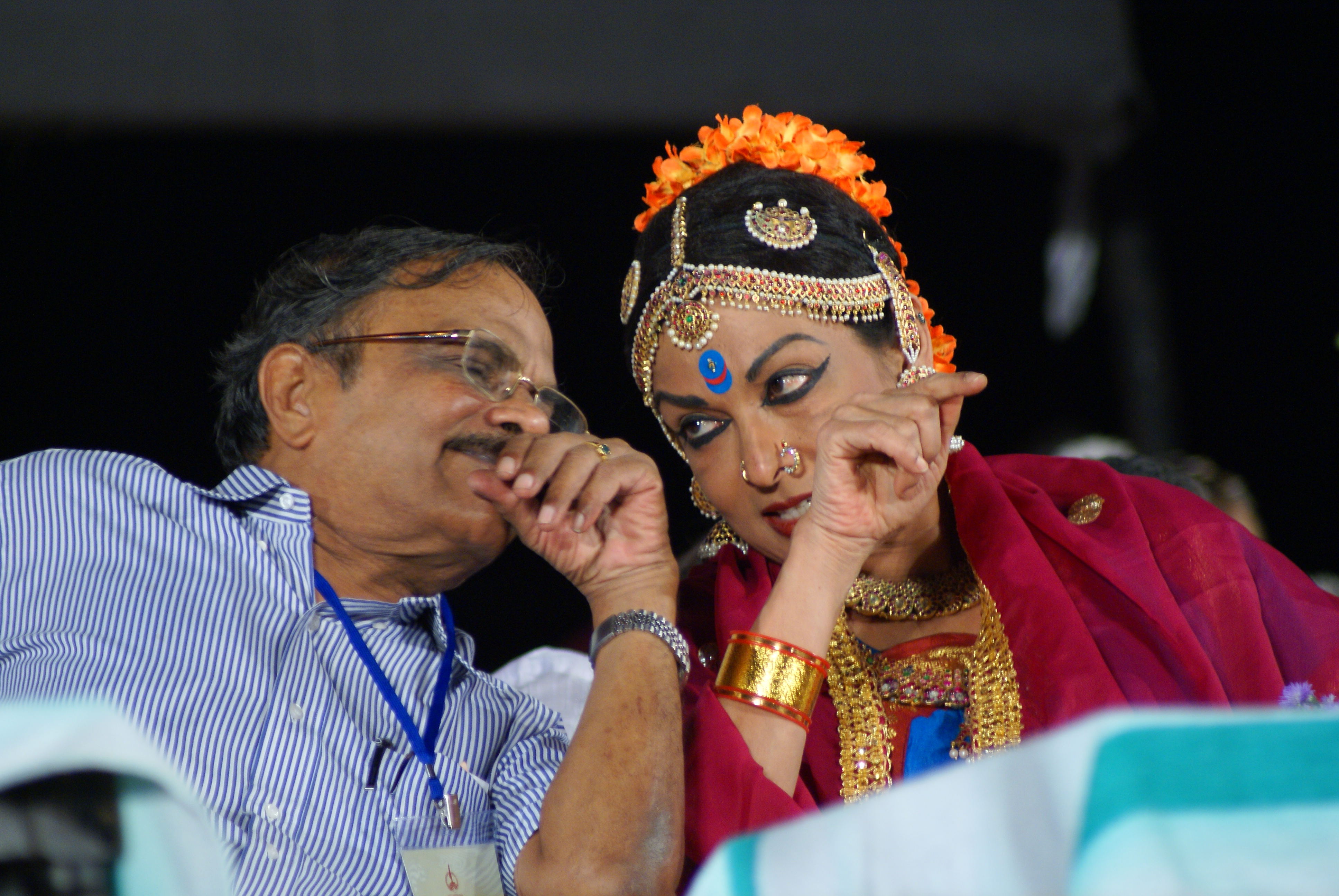 Mallika Sarabhai seated beside writer M. T. Vasudevan Nair in 2010