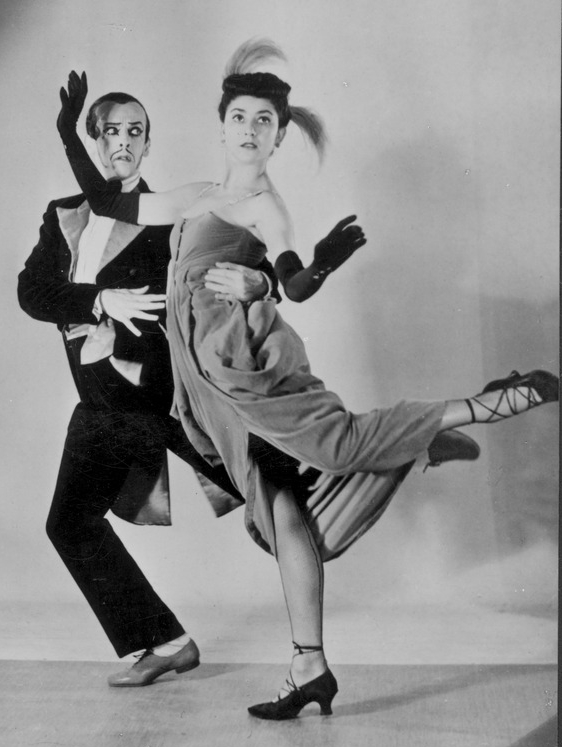 Robert Helpmann partnering Margot Fonteyn in Frederick Ashton's Facade in 1936