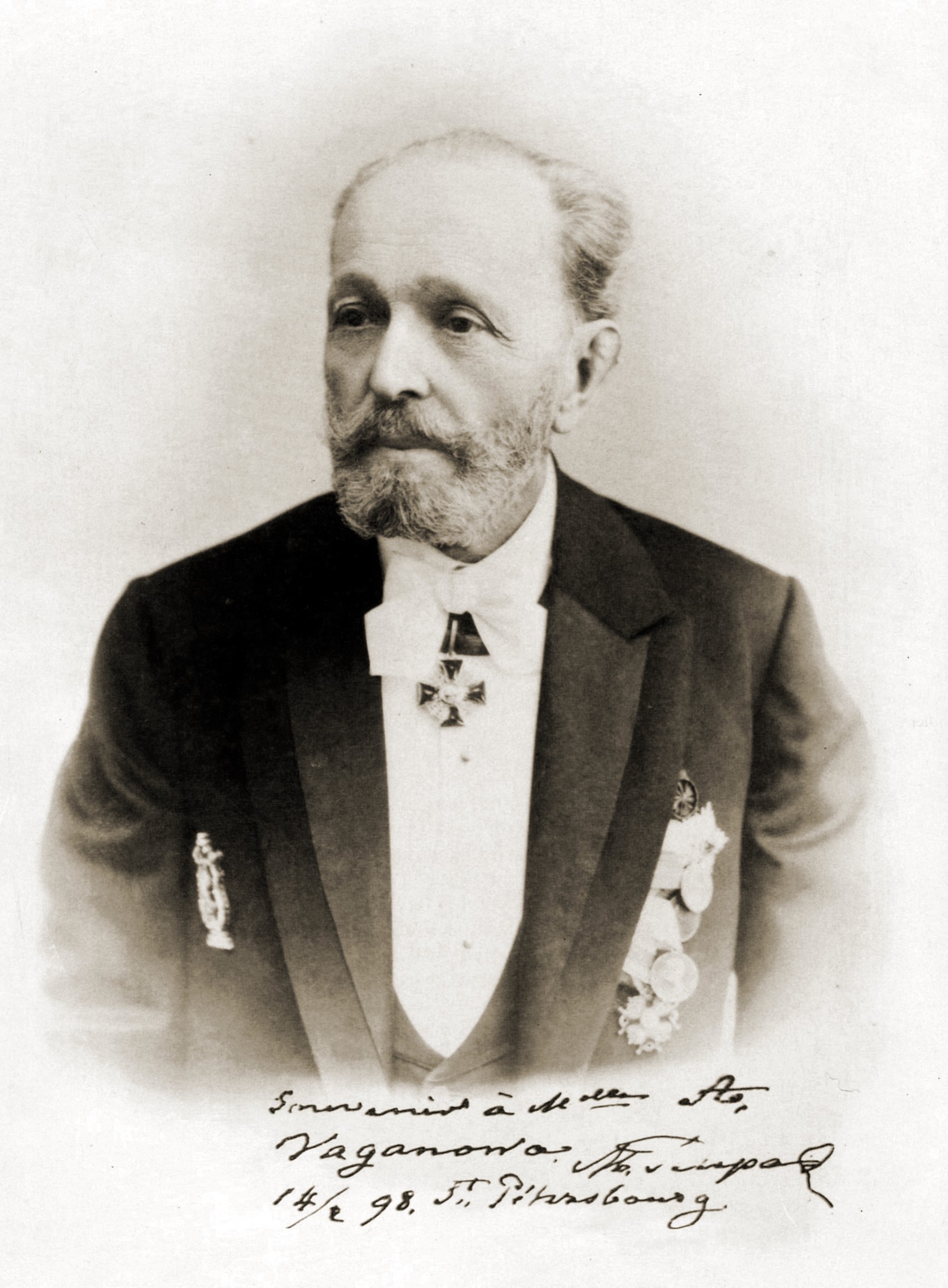 Cabinet-card portrait of the elderly Marius Petipa with a handwritten dedication dated 1898