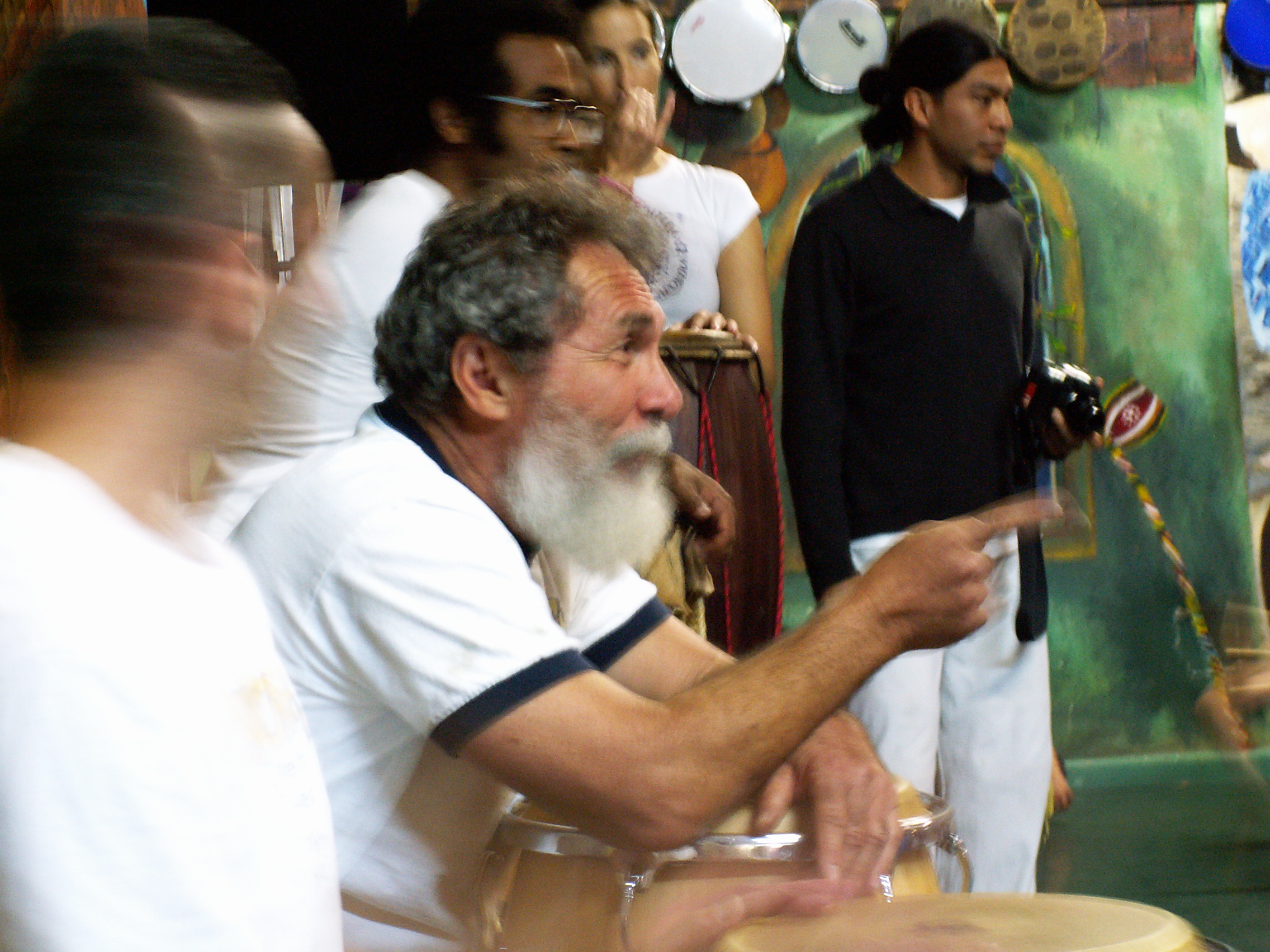 Mestre Acordeon teaching in a capoeira studio in Berkeley in 2005