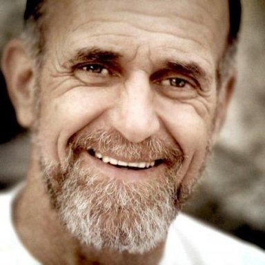 Portrait of Mestre Camisa wearing a white ABADÁ-Capoeira shirt