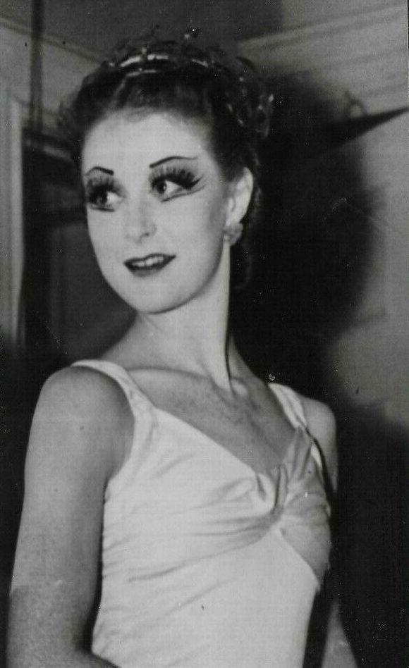 Black-and-white Associated Press portrait of Moira Shearer in 1951