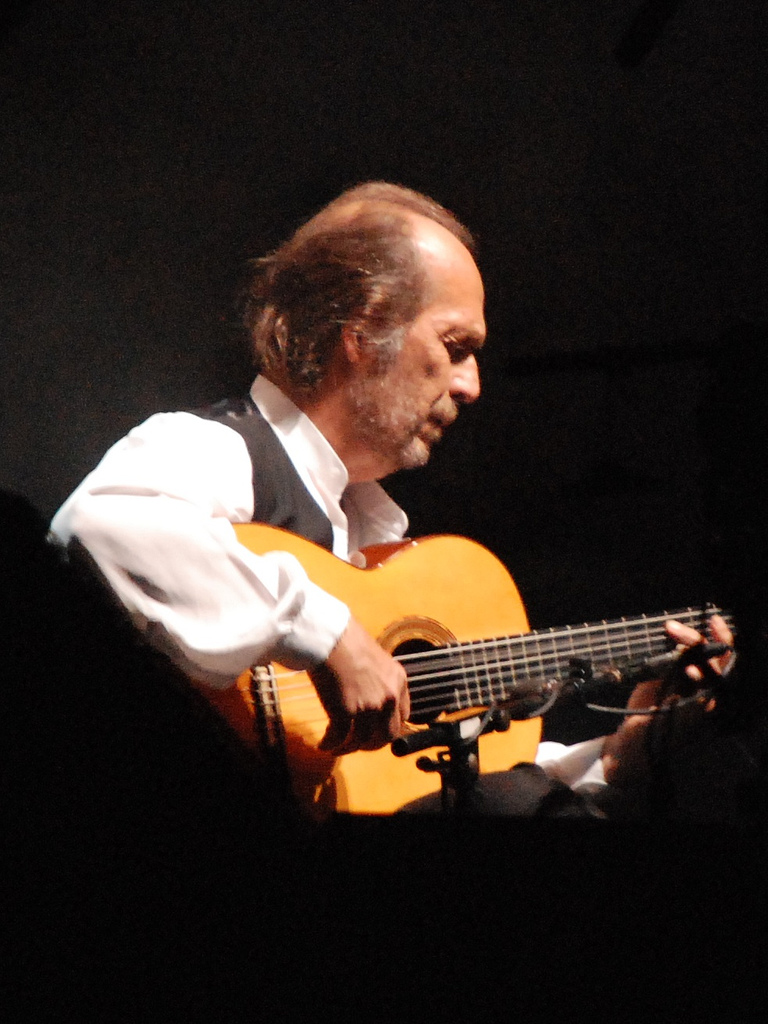 Paco de Lucía playing flamenco guitar onstage in Málaga in 2007