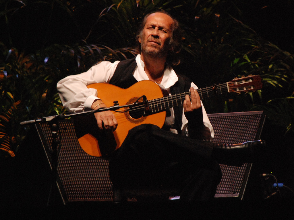 Paco de Lucía performing with a flamenco guitar at Málaga en Flamenco in 2007