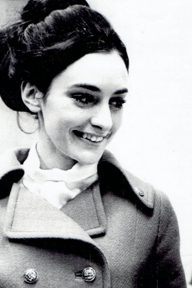 Black-and-white cropped portrait of Peggy Fleming in 1969